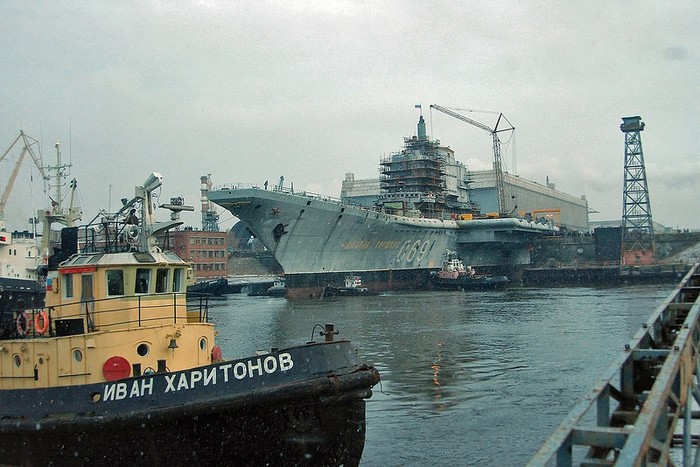 Tàu sân bay Vikramaditya mà Nga đang tu sửa và sẽ bàn giao cho Hải quân Ấn Độ trong thời gian tới.